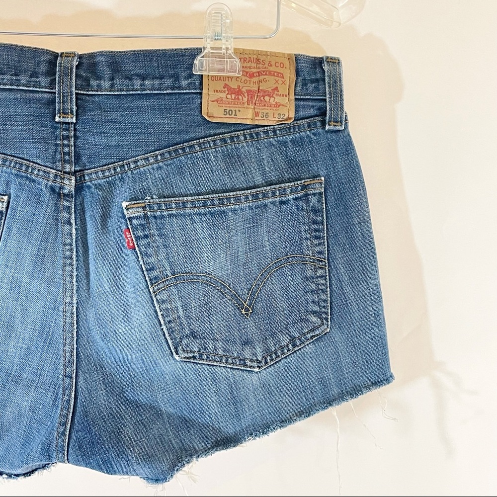 Levi’s Original 501 Cut-Off Shorts with Raw Hem - Picture 5 of 6